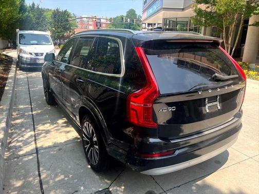 2022 Volvo XC90 T6 Momentum