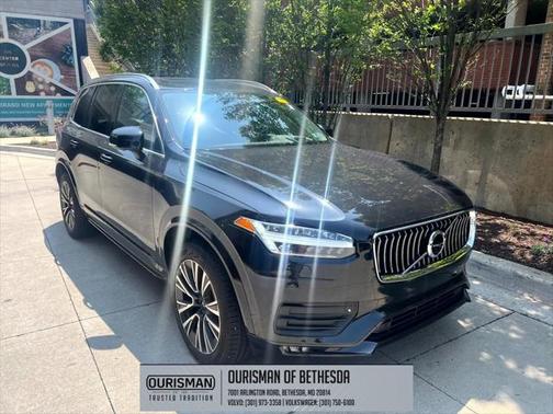 2022 Volvo XC90 T6 Momentum