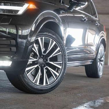 2022 Volvo XC90 T6 Momentum