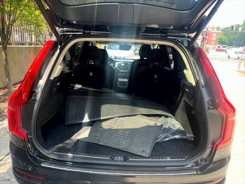 2022 Volvo XC90 T6 Momentum