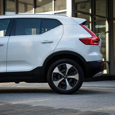 2024 Volvo XC40 B5 Plus Bright Theme