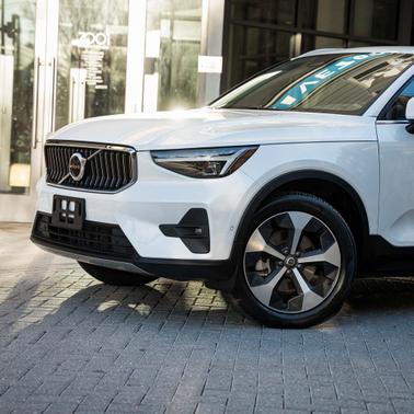 2024 Volvo XC40 B5 Plus Bright Theme