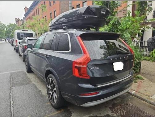 2022 Volvo XC90 T6 Momentum