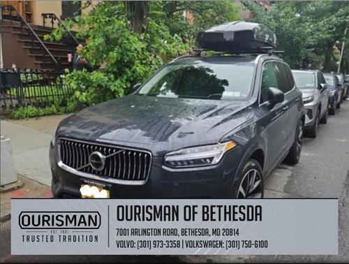 2022 Volvo XC90 T6 Momentum