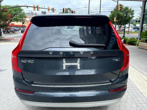 2022 Volvo XC90 T6 Momentum