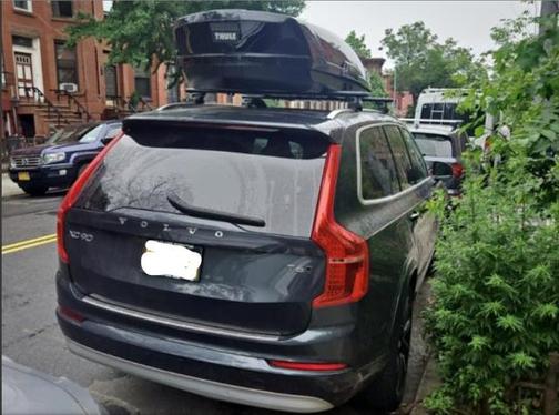 2022 Volvo XC90 T6 Momentum
