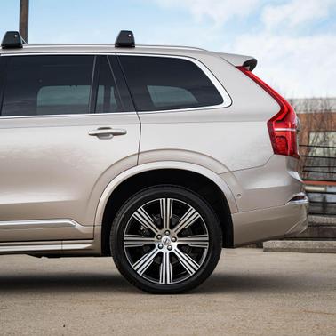 2023 Volvo XC90 Recharge Plug-In Hybrid T8 Ultimate Bright Theme 7-Seater