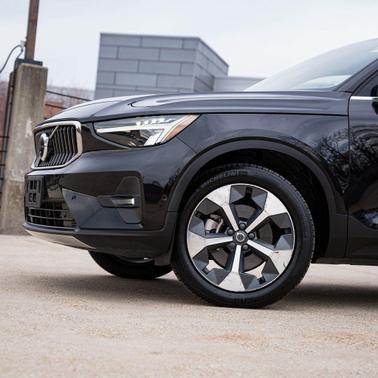 2023 Volvo XC40 B5 Plus Bright Theme