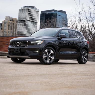 2023 Volvo XC40 B5 Plus Bright Theme