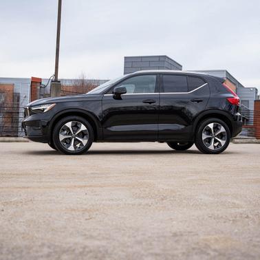 2023 Volvo XC40 B5 Plus Bright Theme