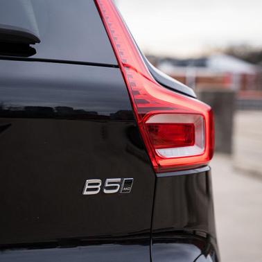 2023 Volvo XC40 B5 Plus Bright Theme