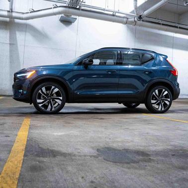 2026 Volvo XC40 B5 Ultra