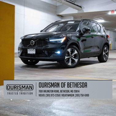 2025 Volvo XC40 B5 Plus Dark Theme