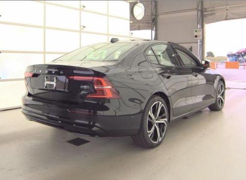 2025 Volvo S60 B5 Plus