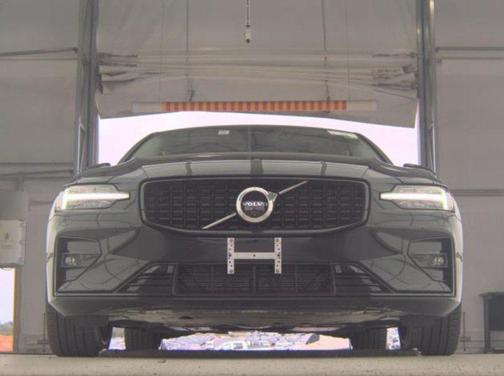 2025 Volvo S60 B5 Plus