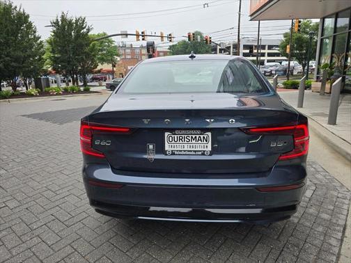 2024 Volvo S60 B5 Plus Dark Theme