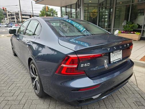 2024 Volvo S60 B5 Plus Dark Theme