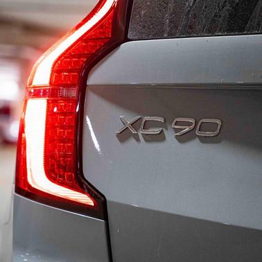 2025 Volvo XC90 Plug-In Hybrid T8 Plus 6-Seater
