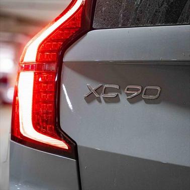 2025 Volvo XC90 Plug-In Hybrid T8 Plus 6-Seater