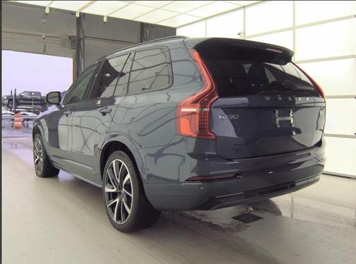 2023 Volvo XC90 Recharge Plug-In Hybrid T8 Ultimate Dark Theme 7-Seater