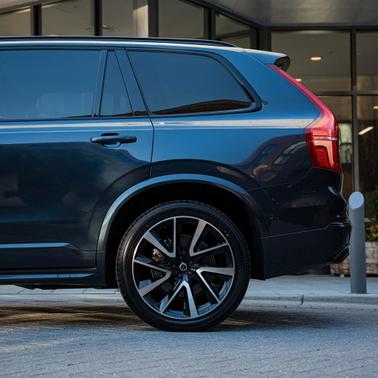 2023 Volvo XC90 Recharge Plug-In Hybrid T8 Ultimate Dark Theme 7-Seater