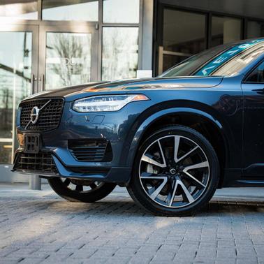 2023 Volvo XC90 Recharge Plug-In Hybrid T8 Ultimate Dark Theme 7-Seater