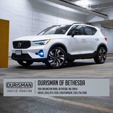 2025 Volvo XC40 B5 Plus Dark Theme