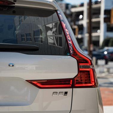 2025 Volvo XC60 B5 Plus