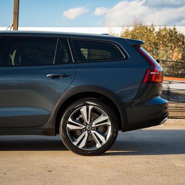 2023 Volvo V60 Cross Country B5 Plus