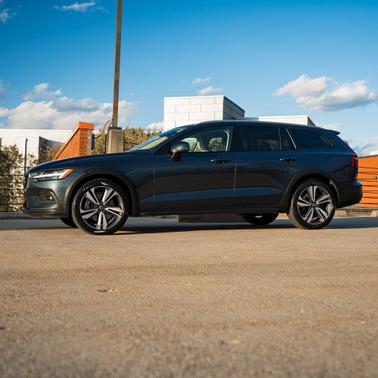 2023 Volvo V60 Cross Country B5 Plus