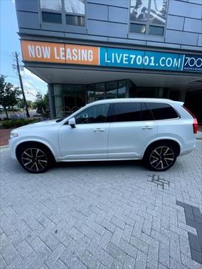 2022 Volvo XC90 T6 Momentum