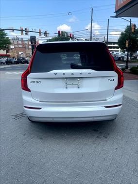 2022 Volvo XC90 T6 Momentum