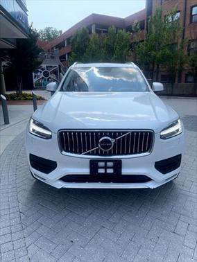 2022 Volvo XC90 T6 Momentum