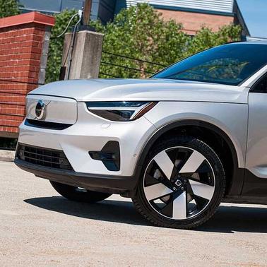 Silver Dawn 2023 Volvo XC40 Ultimate