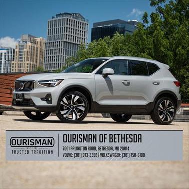 2025 Volvo XC40 B5 Ultra Bright Theme