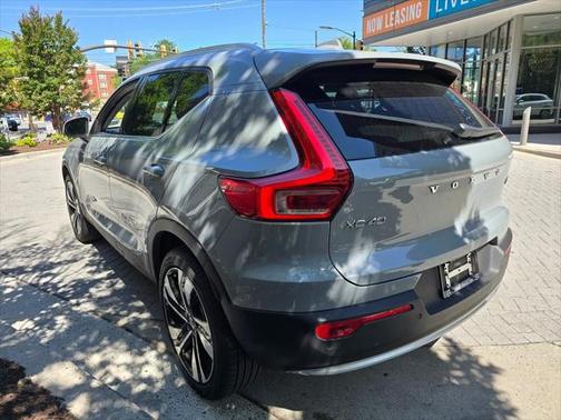 2025 Volvo XC40 B5 Ultra Bright Theme
