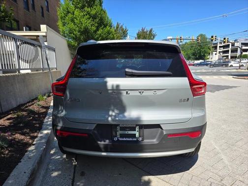 2025 Volvo XC40 B5 Ultra Bright Theme