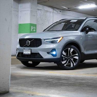 2025 Volvo XC40 B5 Ultra Dark Theme