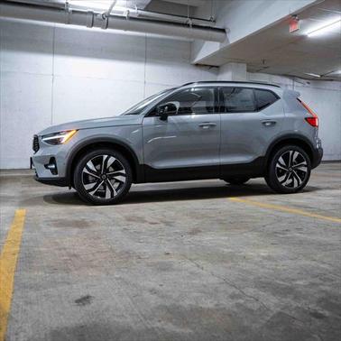 2025 Volvo XC40 B5 Ultra Dark Theme