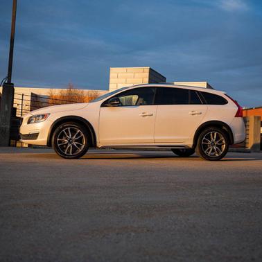 2016 Volvo V60 Cross Country T5