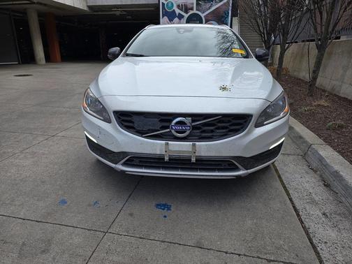 2016 Volvo V60 Cross Country T5