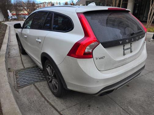 2016 Volvo V60 Cross Country T5