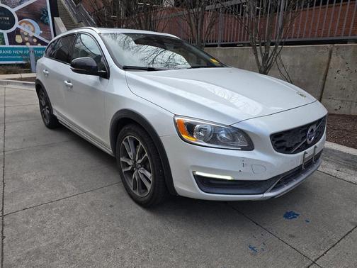 2016 Volvo V60 Cross Country T5