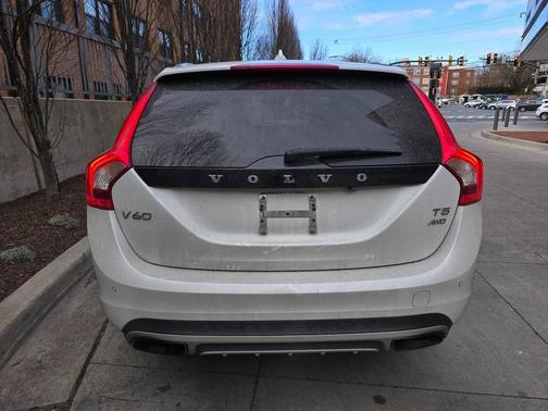 2016 Volvo V60 Cross Country T5