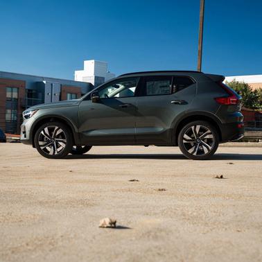 2026 Volvo XC40 B5 Ultra