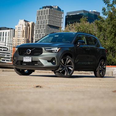 2026 Volvo XC40 B5 Ultra