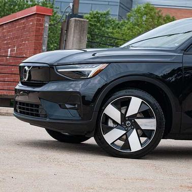 Onyx Black 2023 Volvo C40 Recharge Pure Electric Ultimate
