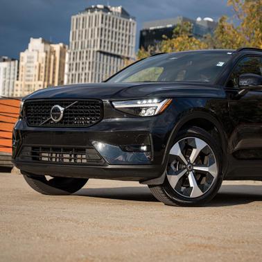 2025 Volvo XC40 B5 Plus Dark Theme