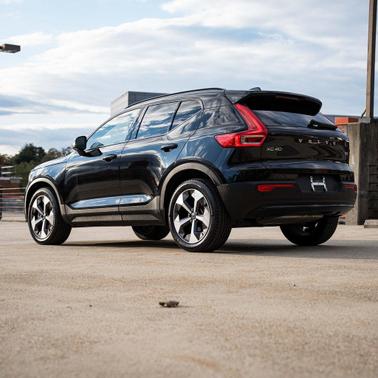 2025 Volvo XC40 B5 Plus Dark Theme