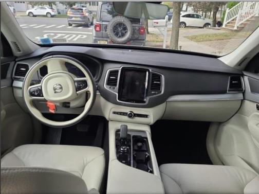 2024 Volvo XC90 B5 Core Bright Theme